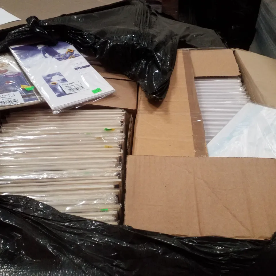 PALLET CONTAINING ASSORTED GREETINGS CARDS