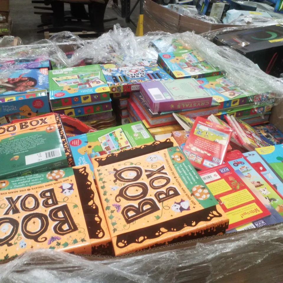 PALLET CONTAINING LARGE QUANTITY OF ASSORTED CHILDRENS ACTIVITIES & BOOKS