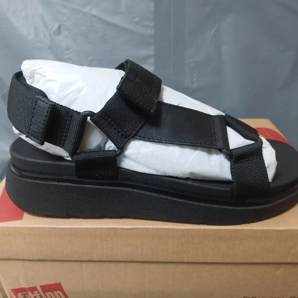 BOXED PAIR OF FITFLOP GEN-FF WEBBING/LEATHER BACKSTRAP SANDALS IN BLACK - UK 6