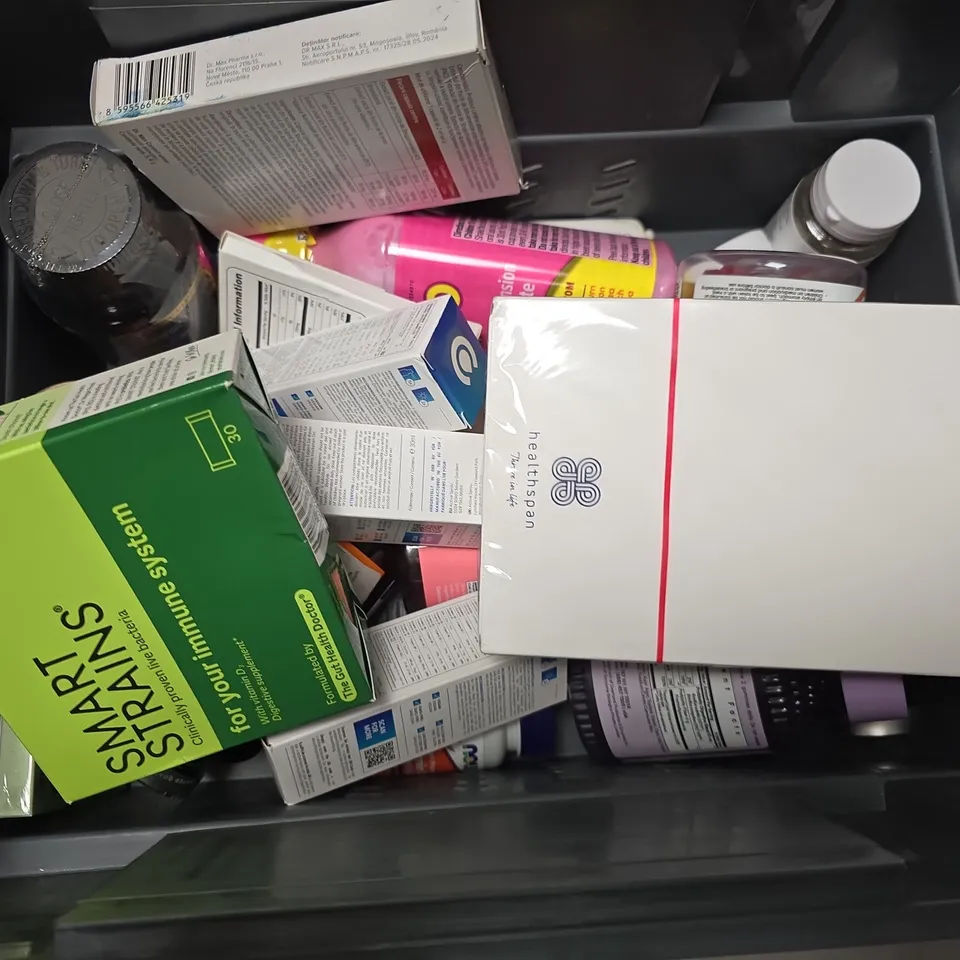 APPROXIMATELY 12 ASSORTED VITAMIN/HEALTH AID PRODUCTS TO INCLUDE LEMME FIBER GUMMIES, COLLAGEN GUMMIES, PEPTO BISMOL, ETC - COLLECTION ONLY