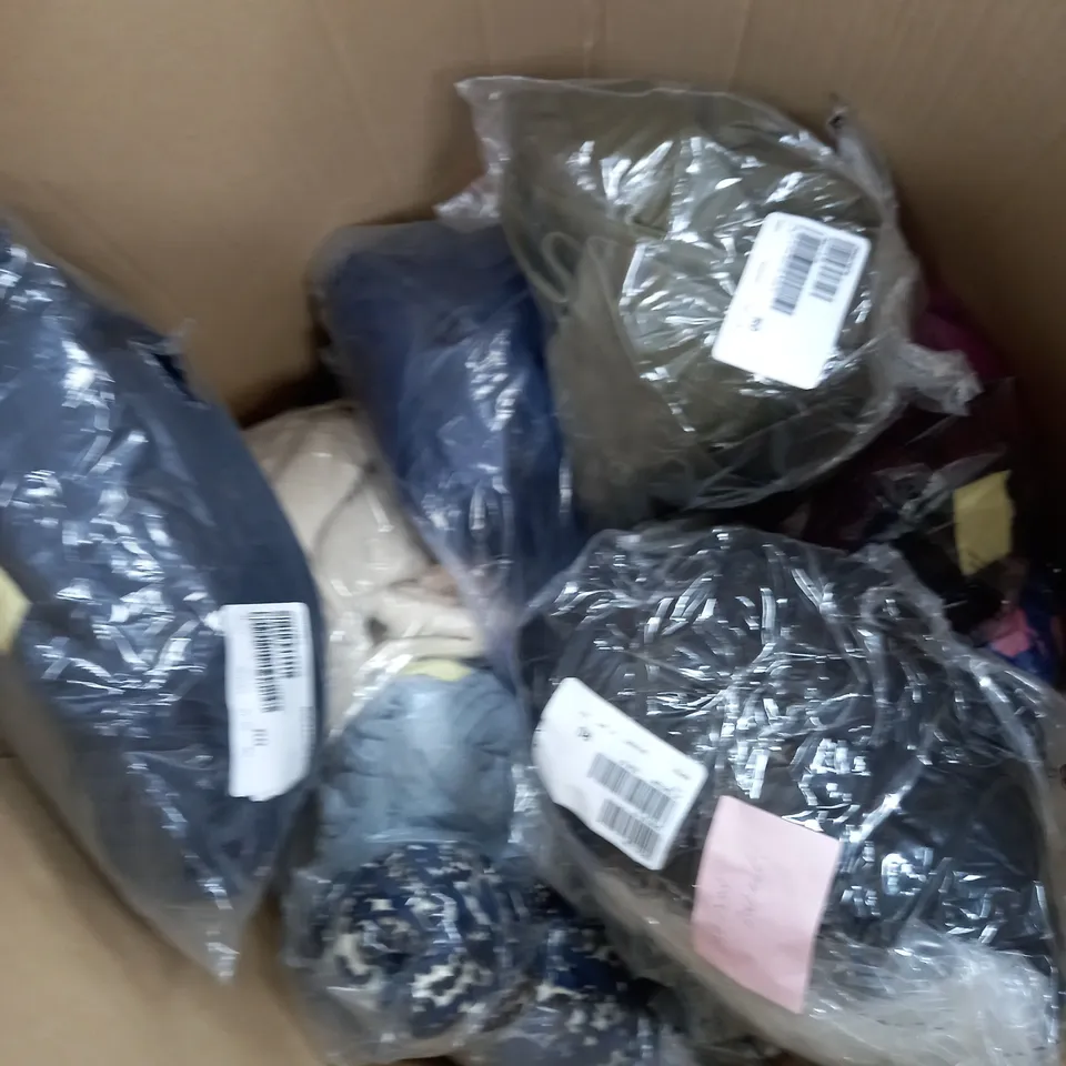 BOX OF APPROXIMATELY 15 ASSORTED CLOTHING ITEMS TO INCLUDE SEQUIN TOP, FLOWER TOP, JUMPER ETC