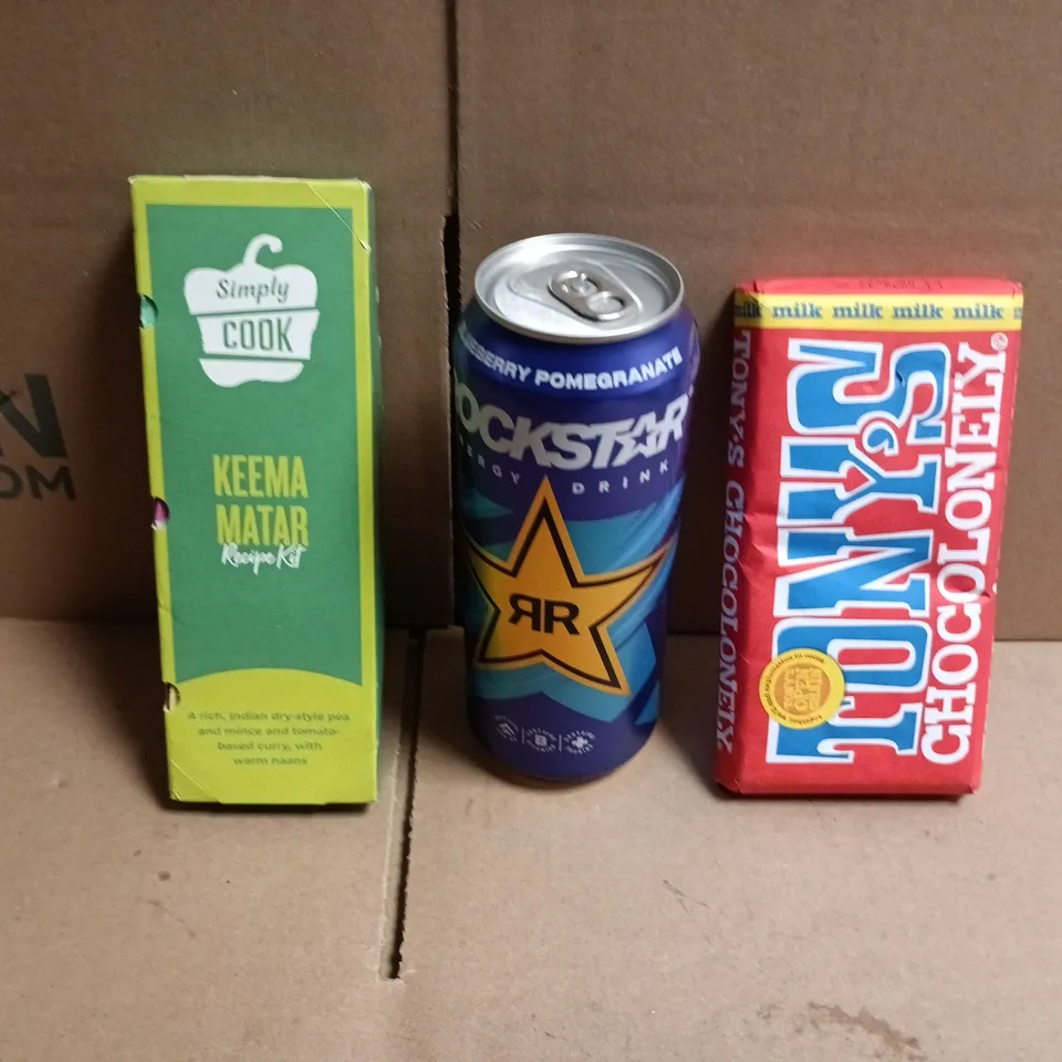 APPROXIMATELY 12 ASSORTED FOOD AND DRINKS ITEMS TO INCLUDE - TONY'S MILK CHOCOLATE BAR, SIMPLY COOK RECIPE KIT, ROCKSTAR ENERGY DRINK BLUEBERRY POMEGRANTE FLAVOUR ETC 