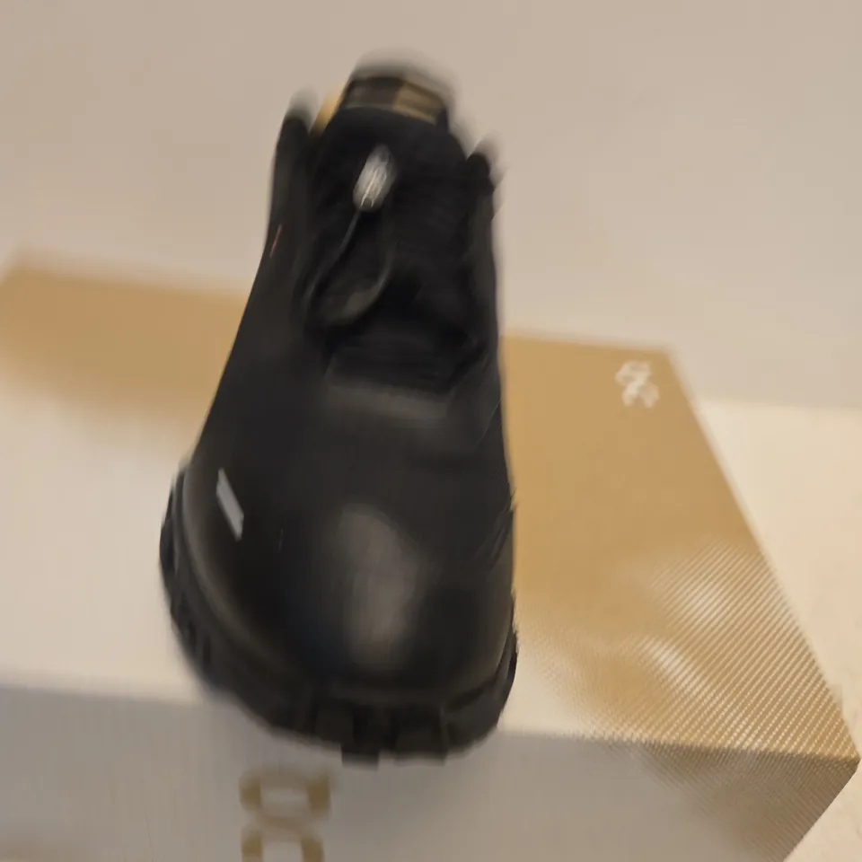 BOXED PAIR OF ON RUNNING CLOUD 6 GEO WP SHOES – UK 7.5 - WOMENS 