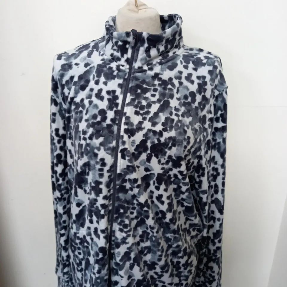 APPROXIMATELY 10 ITEMS OF ASSORTED WOMEN CLOTHING TO INCLUDE JOULES, CUDDL DUDS FASHION