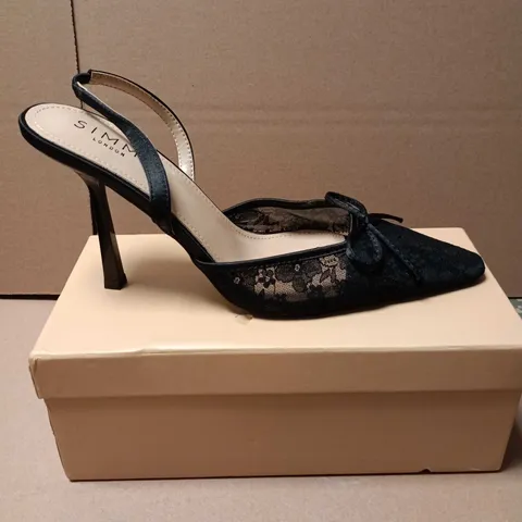 BOXED PAIR OF SIMMI BLACK LACE HIGH HEEL SHOES - 8