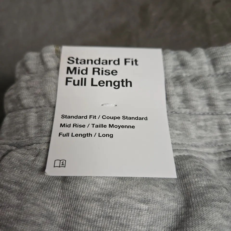 NIKE SWEATPANTS – STANDARD FIT MID RISE FULL LENGTH SIZE 2XL
