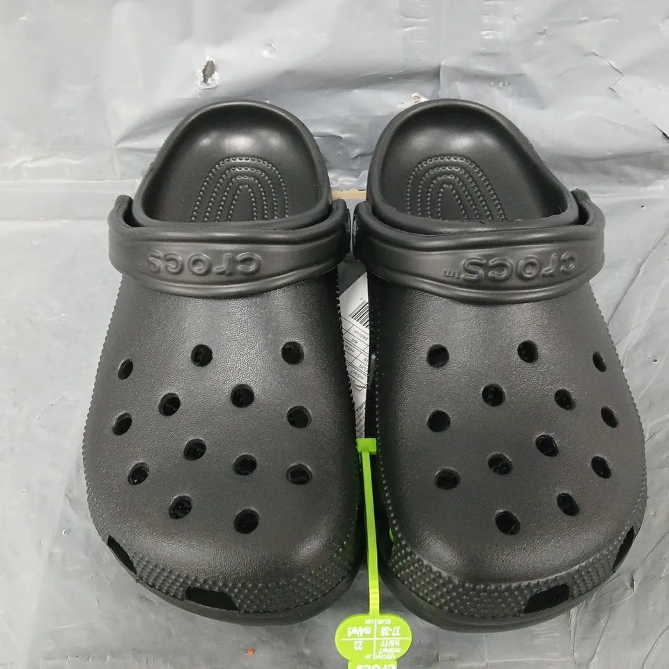 CROCS CLASSIC IN BLACK - M5/W7