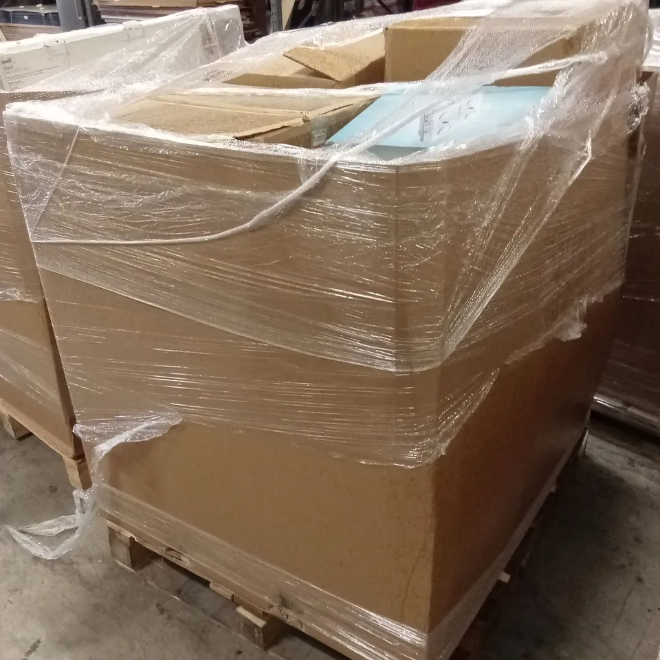 PALLET OF APPROXIMATELY 18 ASSORTED INDOOR LIGHTING PRODUCTS