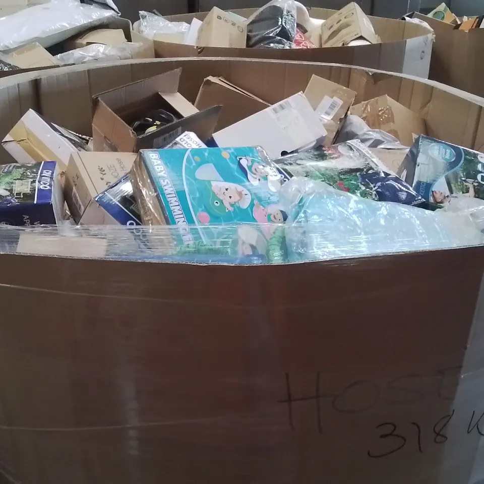PALLET CONTAINING A LARGE QUANTITY OF HOSES