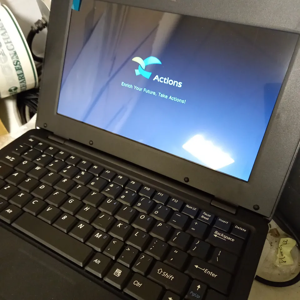 UNBRANDED NOTEBOOK 10.1" SCREEN WITH MOUSE, EARPHONES AND MOUSEMAT, BLACK 