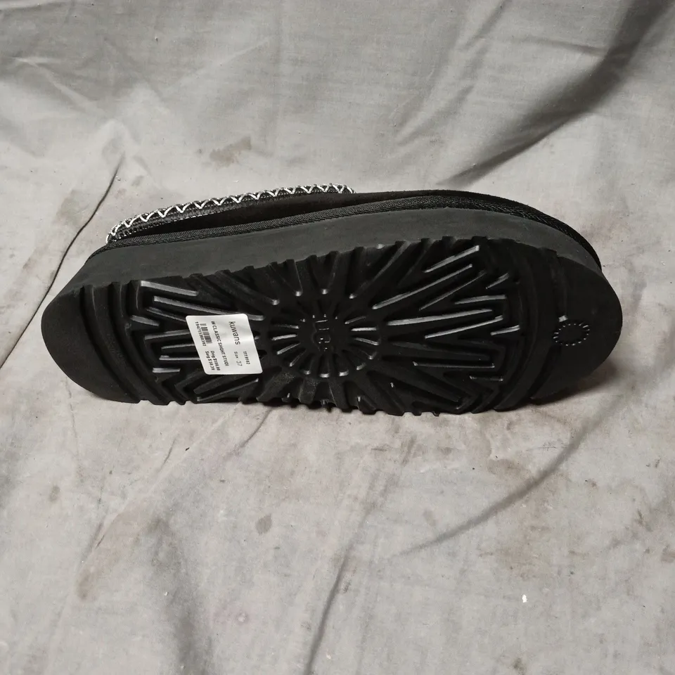 UGG BLACK SUEDE SLIPPERS WITH KNIT ANKLE TRIM SIZE 4