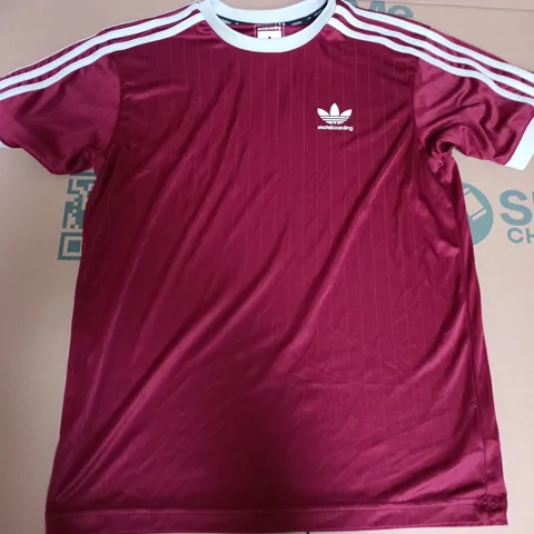 ADIDAS SKATEBOARDING T-SHIRT BURGUNDY WITH WHITE STRIPES - UK MEDIUM