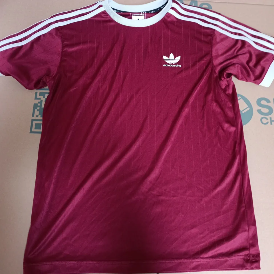 ADIDAS SKATEBOARDING T-SHIRT BURGUNDY WITH WHITE STRIPES - UK MEDIUM