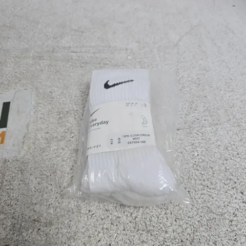 NIKE EVERYDAY WHITE SOCKS DRI-FIT SET OF 3 SIZE 5 - 8