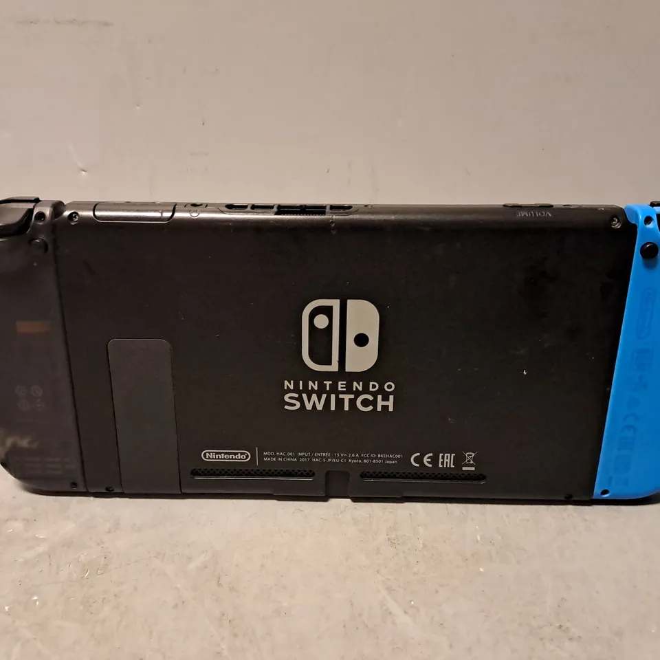 NINTENDO SWITCH GAMING CONSOLE HAC-001