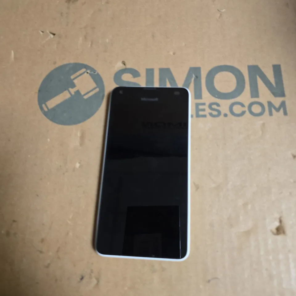 MICROSOFT LUMIA SMARTPHONE – WHITE 