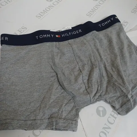 MENS TOMMY HILFIGER BOXERS - SIZE MEDIUM