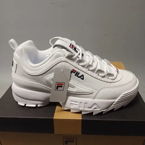 BOXED FILA DISRUPTOR 2 PREMIUM TRAINERS - UK 7 