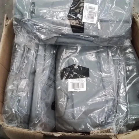 BOX CONTAINING LARGE AMOUNT OF LUGG TRAVEL BAGS -GREY-