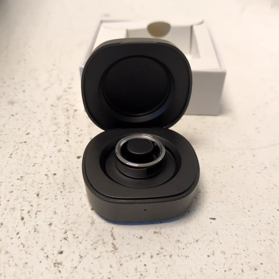 EVOFIEL AIZO RING – BLACK CIRCULAR DEVICE, BOXED