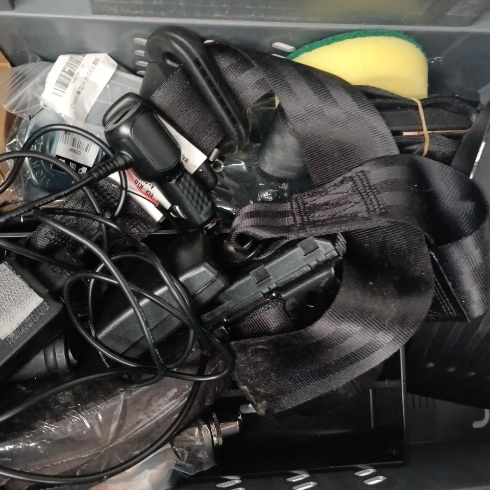 APPROXIMATELY 8 ASSORTED ITEMS TO INCLUDE RATCHET STRAP, ETC
