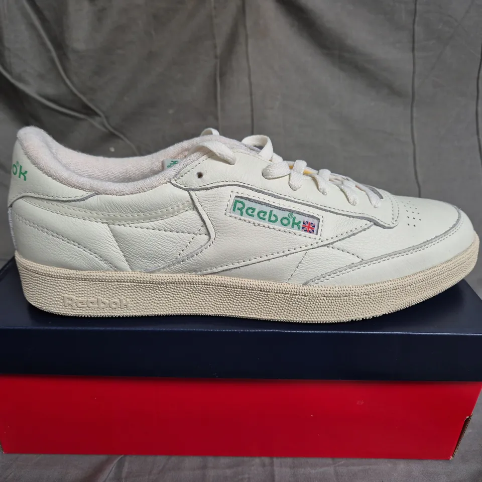 BOXED PAIR OF REEBOK CLUB C 85 VINTAGE TRAINERS - UK SIZE 10.5