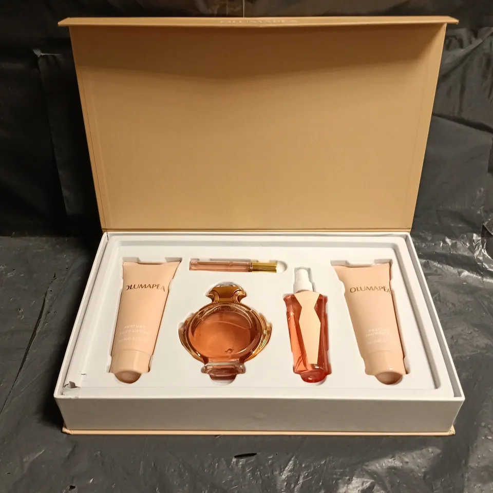 OLUMAPÉA 5-PIECE GIFT SET