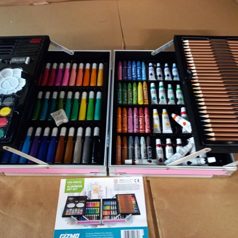 GIZMO CITY 145 PIECE ART SET 