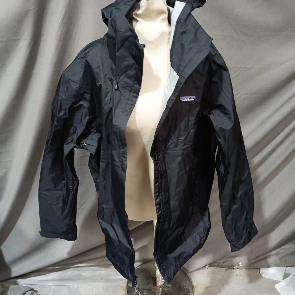 PATAGONIA LIGHTWEIGHT SHELL JACKET WITH HOOD – BLACK