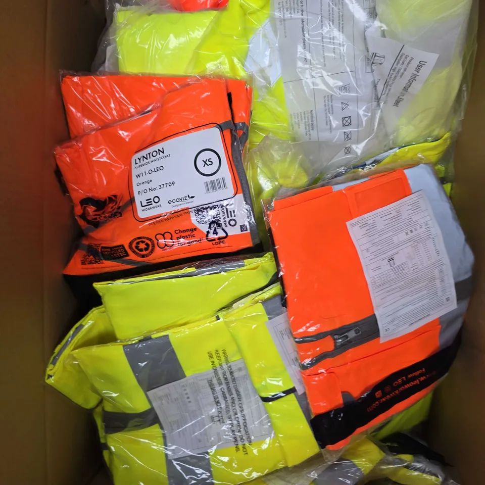 APPROXIMATELY 20 ASSORTED HI-VIS CLOTHING PRODUCTS TO INCLUDE FLEECES & VESTS	