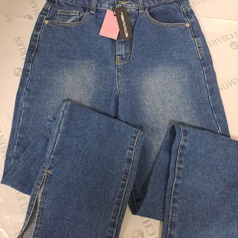 PRETTYLITTLETHING MID BLUE WASH SPLIT HEM JEANS - UK 8