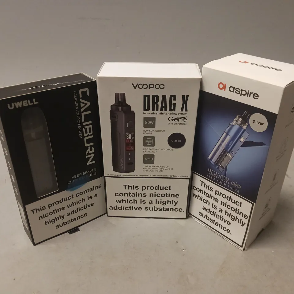 APPROXIMATELY 20 VAPES & E-CIGARETTES TO INCLUDE VOOPOO DRAG X, ASPIRE FLEXUS, UWELL CALIBURN, ETC
