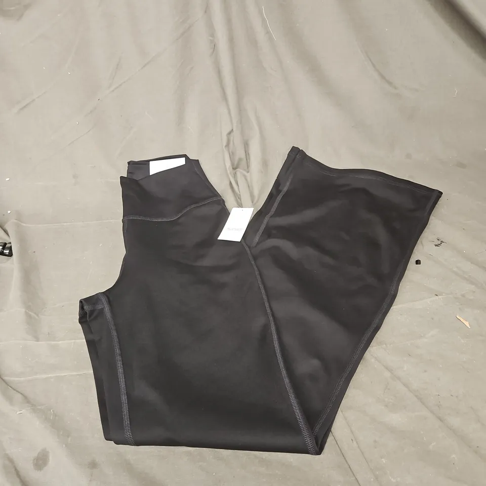GILLY HICKS RECHARGE FLARE LEGGINGS IN BLACK SIZE M