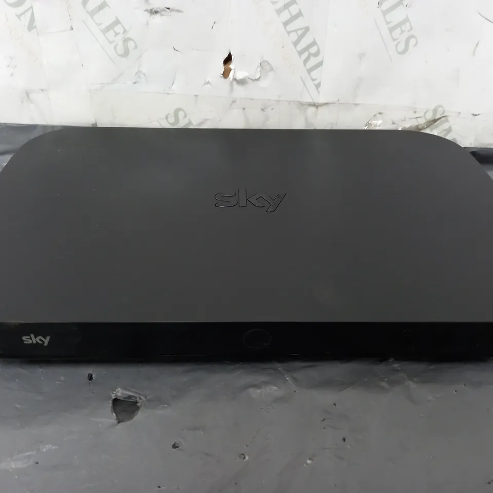 SKY Q BOX ES340D8