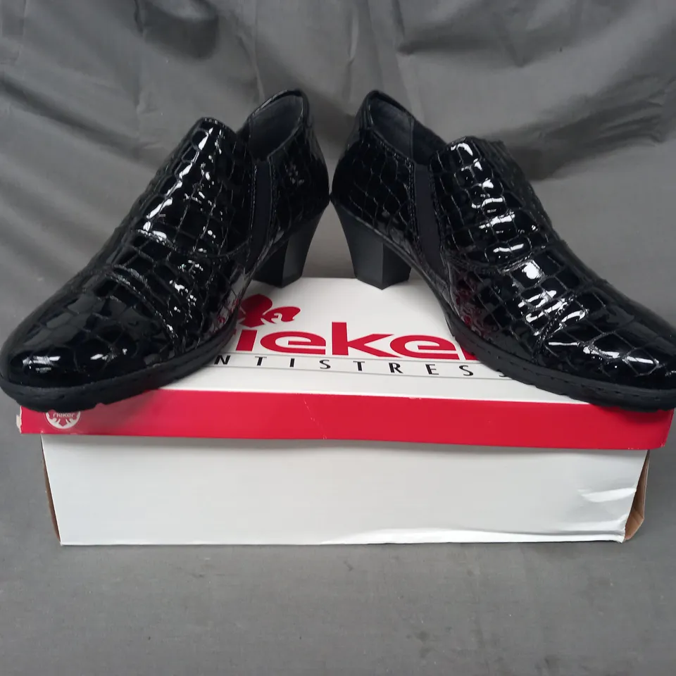 BOXED PAIR OF RIEKER SHOE BOOTS IN BLACK CROC SIZE 7.5