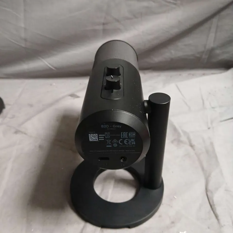 B20 - GREY USB MICROPHONE WITH STAND