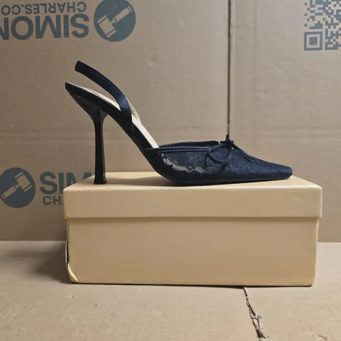 BOXED PAIR OF SIMMI LONDON POINTED TOE LACE HEELS IN BLACK SIZE UK 5