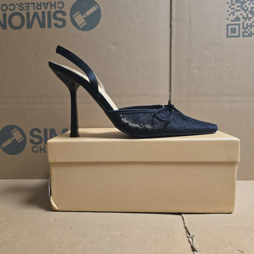 BOXED PAIR OF SIMMI LONDON POINTED TOE LACE HEELS IN BLACK SIZE UK 5