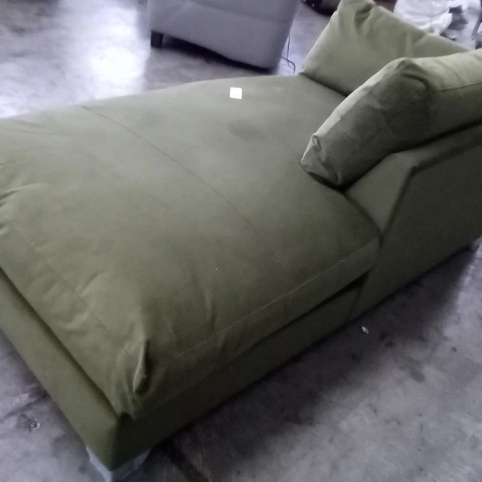 DESIGNER THE LOUNGE CO LOLA-FIBRE CHAISE UNIT RHF - HYDE PARK FABRIC