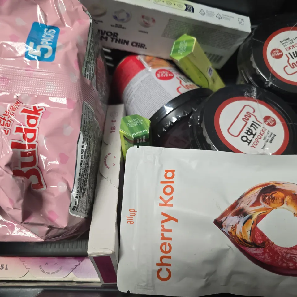 APPROXIMATELY 7 ASSORTED FOOD & DRINK ITEMS TO INCLUDE - FRUIT TELLA, ANCIENT BRAVE TRUE COLLAGEN ETC