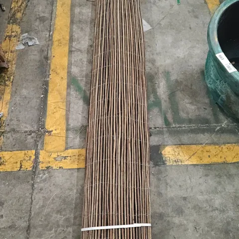 ROLL OF BAMBOO GARDEN SCREENING IN DARK STAIN - SIZE UNSPECIFIED 
