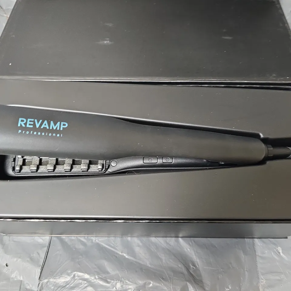 BOXED REVAMP PROGLOSS VOLUME AND LIFT VL-2000-GB