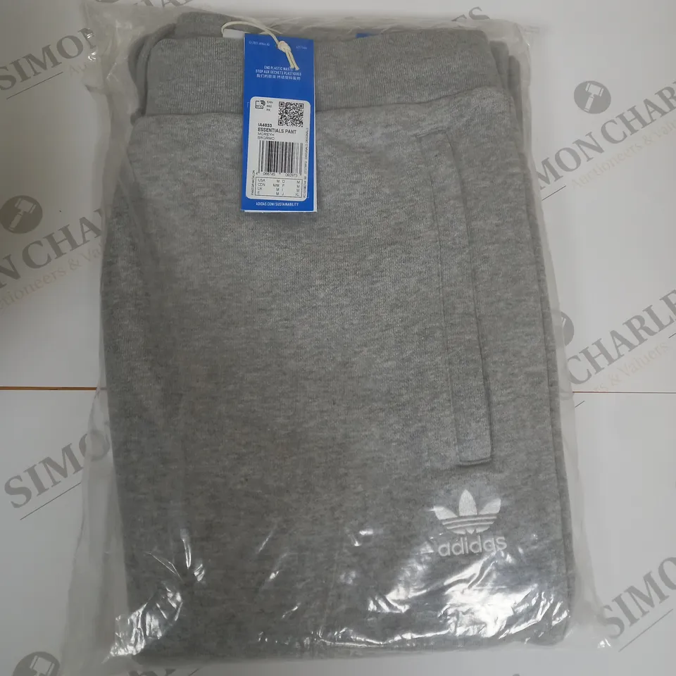 BAGGED ADIDAS ORIGINAL FLEECED TRACKSUIT BOTTOMS SIZE M