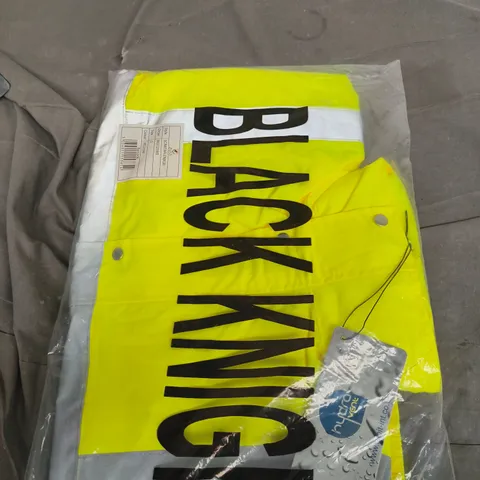 APPROXIMATELY 15 ASSORTED ITEMS TO INCLUDE HIGH VISIBILITY GARMENTS, FILTER COVER.