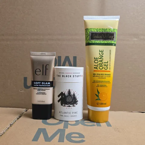 APPROXIMATELY 15 ASSORTED COSMETIC ITEMS TO INCLUDE INDUS VALLEY, THE BLACK STUFF, ETC - COLLECTION ONLY