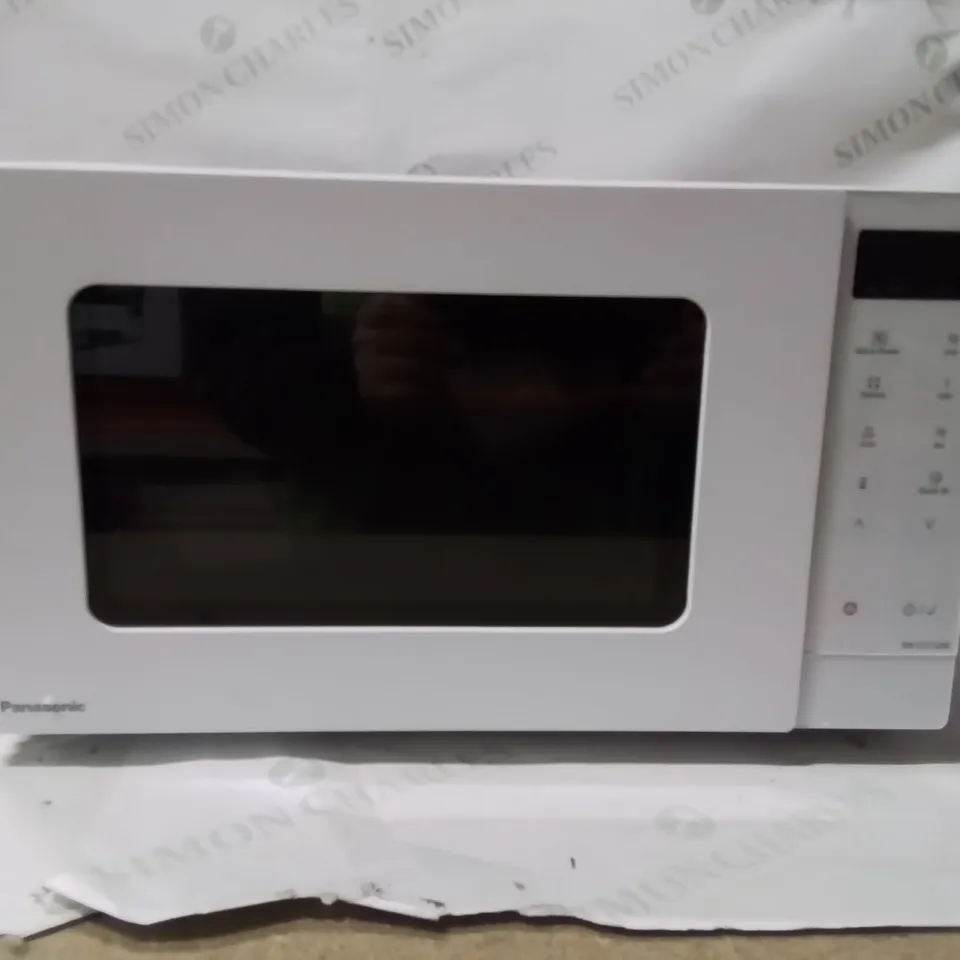 BOXED PANASONIC MICROWAVE 800W WHITE