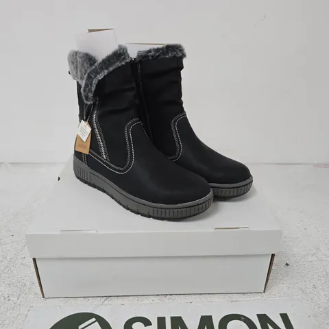 JOE & JO JADE BLACK PU BOOTS - 6