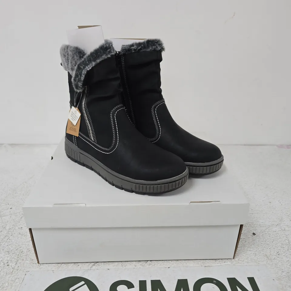 JOE & JO JADE BLACK PU BOOTS - 6