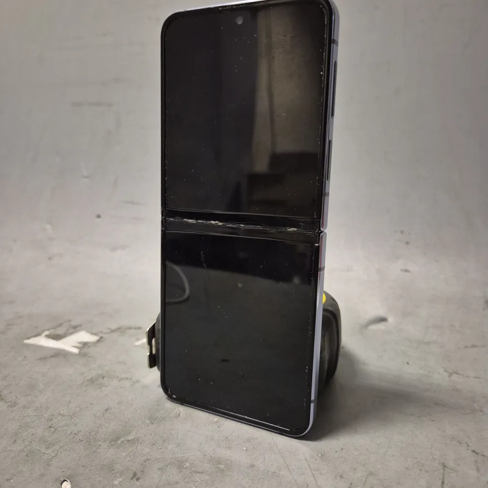 SAMSUNG GALAXY Z FLIP 