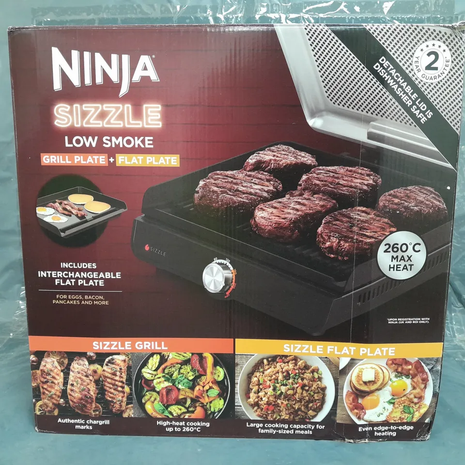 BOXED NINJASIZZLE LOW SMOKE INDOOR GRILL & FLAT PLATE